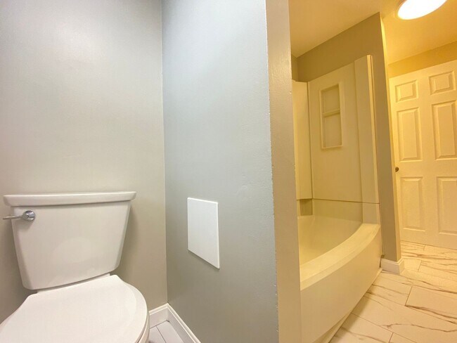 Building Photo - 7 Commercial St