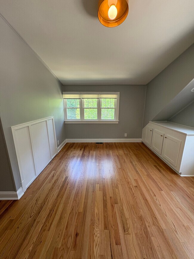 Building Photo - 1151 Rosedale Dr NE