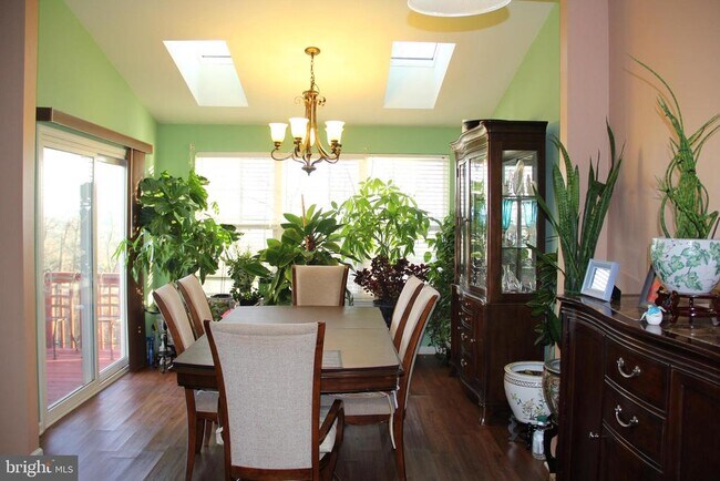 Building Photo - 506 Quincy St