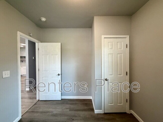 Building Photo - 517 S 40th W Ave
