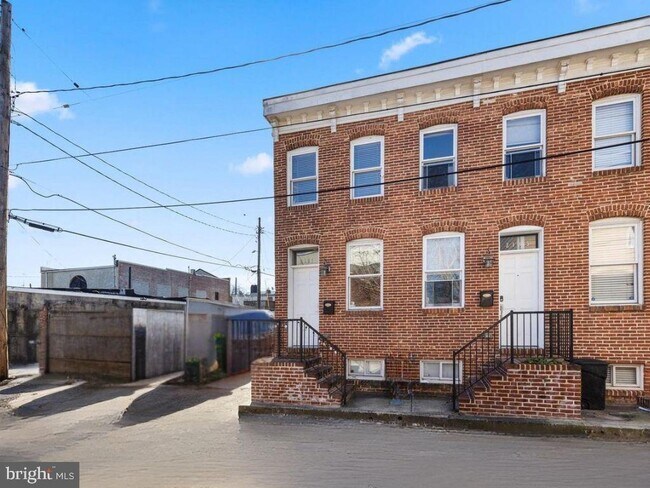 Building Photo - 2107 Lamley St