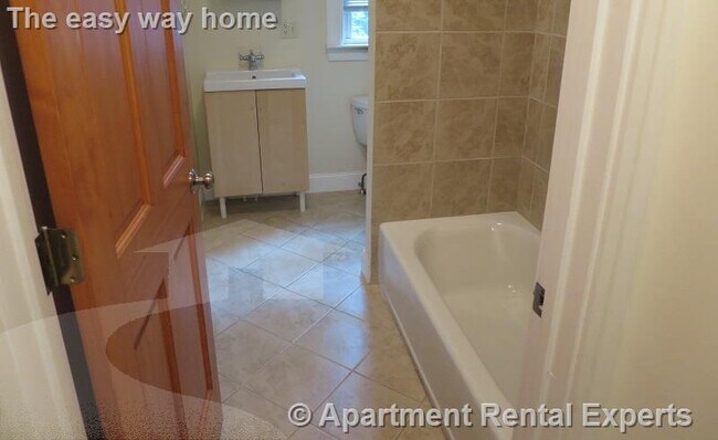 Building Photo - 6 Giles Park