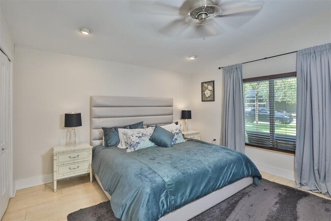 Building Photo - 3315 W Harbor View Ave