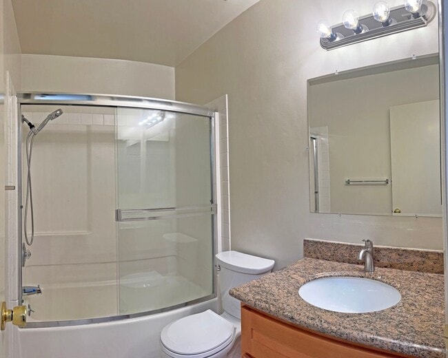 Building Photo - Beautiful Updated Home!