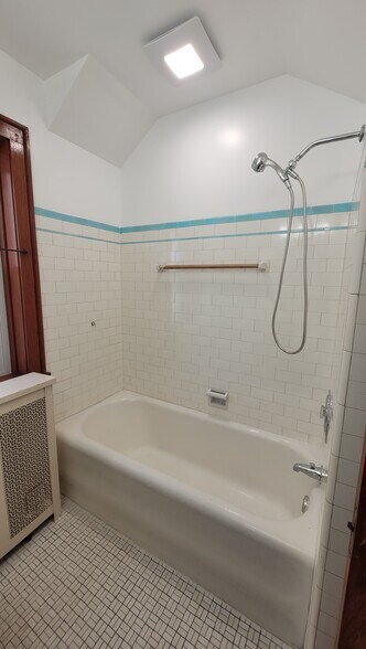 Building Photo - 5228 W Hutchinson St