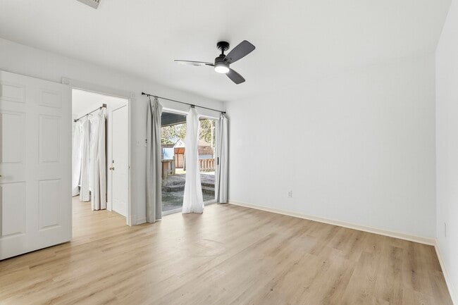 Building Photo - 11011 Almond Grove