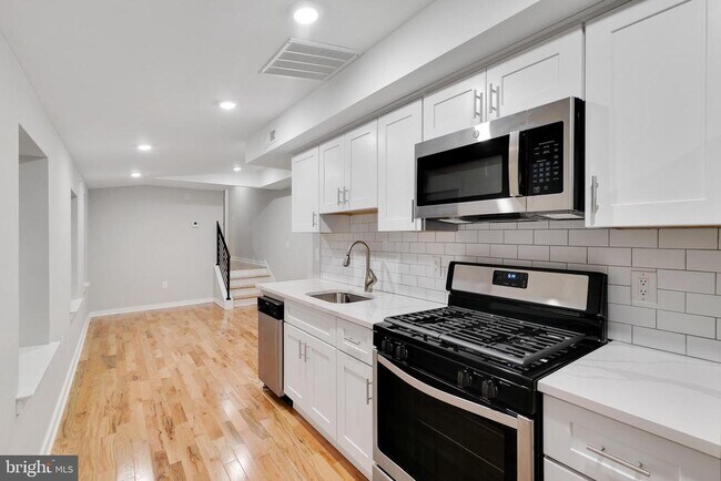 Building Photo - 1435 N 5th St