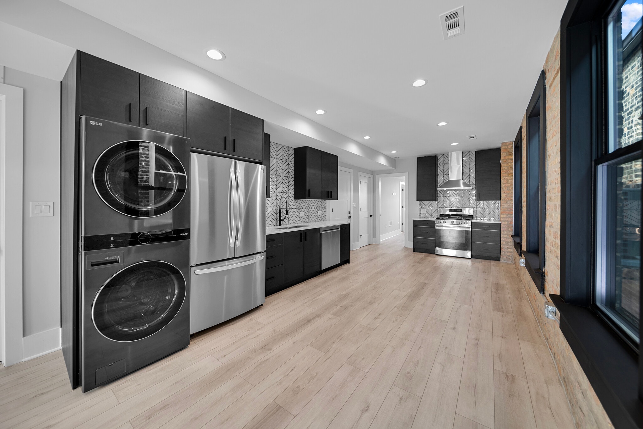 Building Photo - 1320 W 19th St