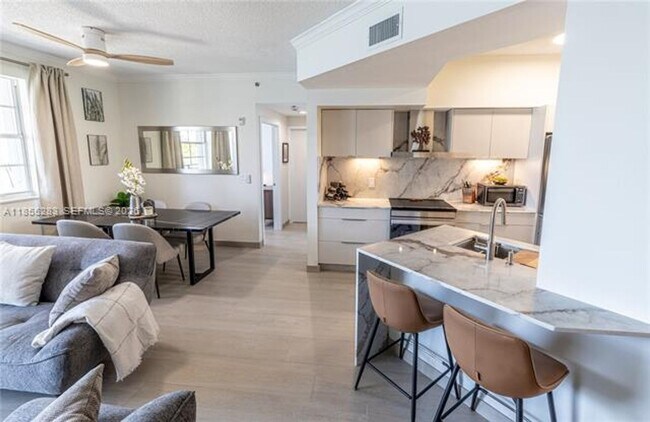 Building Photo - 3255 NE 184th St