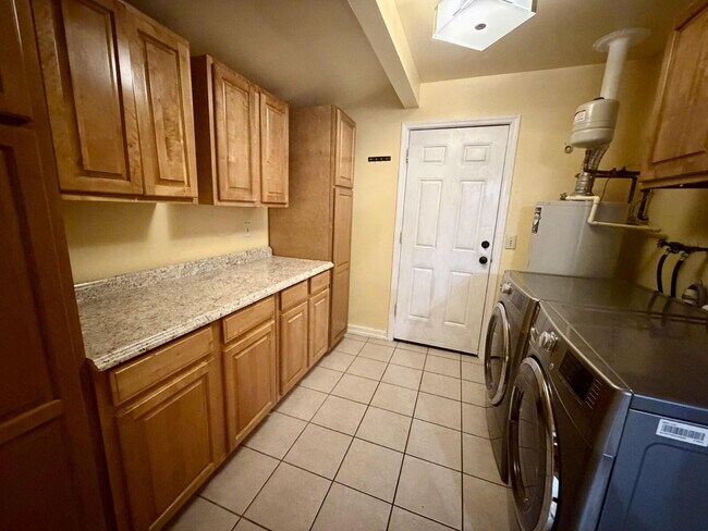Building Photo - FOR RENT IN ROCKLEDGE — $2,350/MONTH