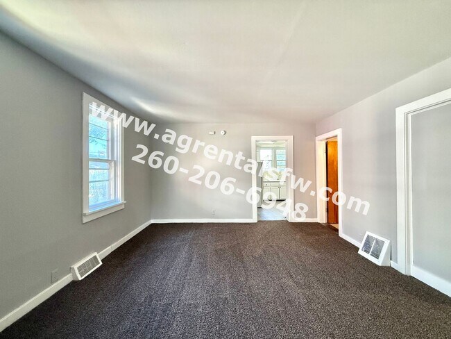 Building Photo - 4 Bedroom House - $300 Off First Months Rent