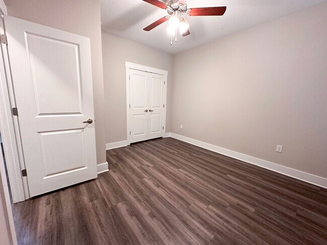 Building Photo - Centrally located townhome in The Verandas