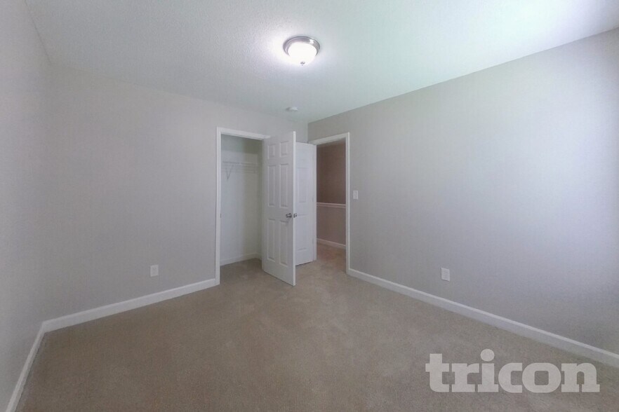Building Photo - 911 Woodington Ln