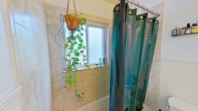 Building Photo - Lake Pasadena - Charming 2 Bedroom Home with Spacious Yard