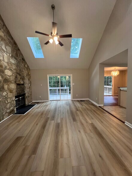 Building Photo - 1838 Ferncreek Pl