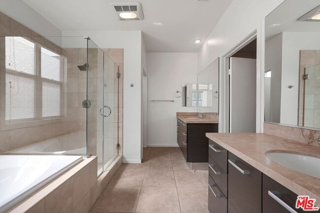 Building Photo - 6531 S Seabluff Dr