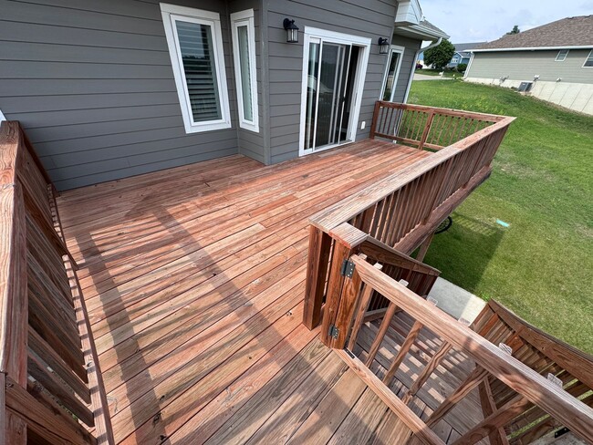 Building Photo - $2800 - 4 Bed 3 Bath Home in Westside Siou...