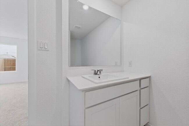 Building Photo - 3 Bedroom, 2 Bath Single-Story Lennar Home in Eastland Community