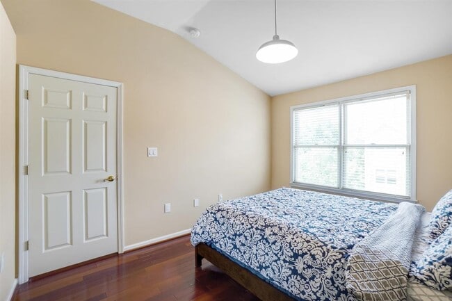 Building Photo - 350 Oswego Ct