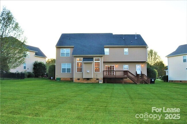 Building Photo - 913 Lillieshall Rd