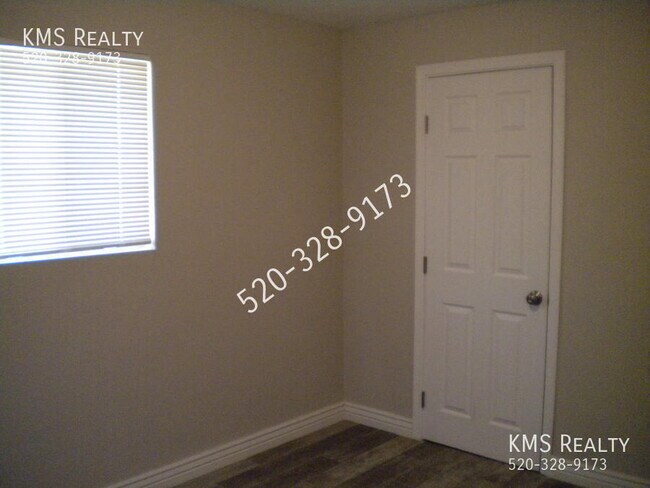 Building Photo - 2321 S Layton Pl