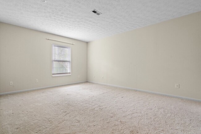 Building Photo - Beautiful 3BR 3BA Townhouse • Updated Kitchen • Deck • 2-Car Garage in Beavercreek