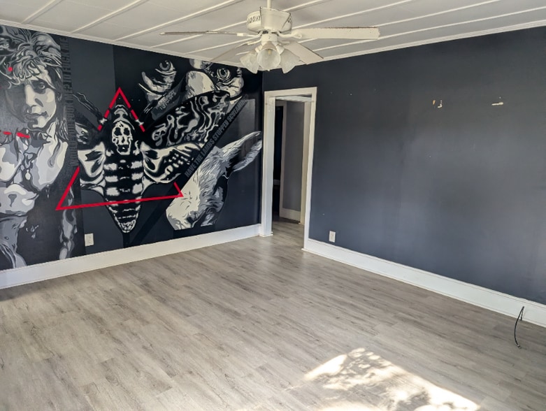 Building Photo - 814 Walker St