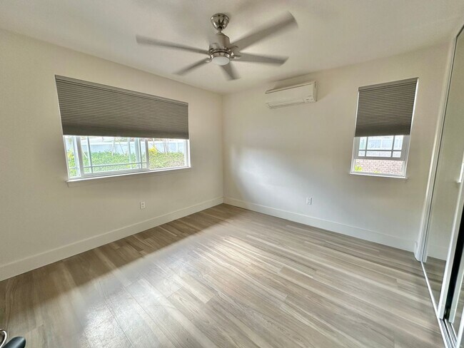 Building Photo - Modern & Custom 3 Bedroom / 2.5 Bathroom H...