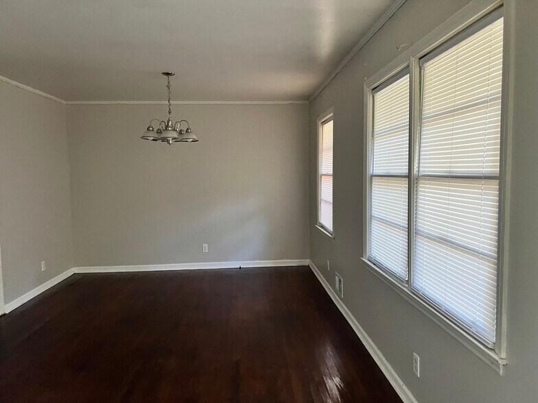 Building Photo - 4129 Meadowbrook Dr