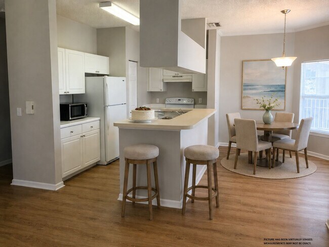 Building Photo - 2/2, 2nd floor unit in gated, Sanford community