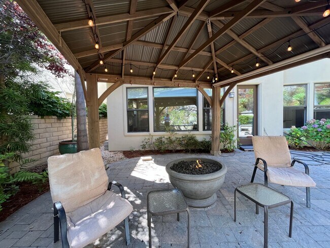 Building Photo - Elegant 5-Bedroom Carmel Valley Home with ...