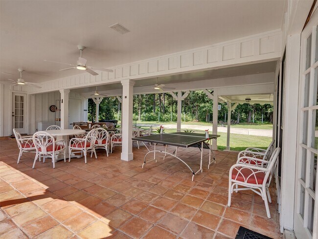 Building Photo - 8402 Matthews Ln