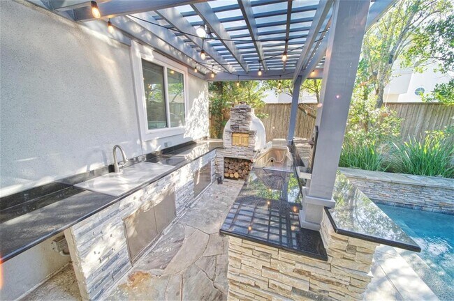 Building Photo - 910 Peachwood Bend Dr