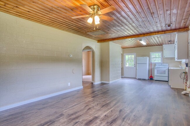 Building Photo - Charming 2-Bedroom Home for Rent