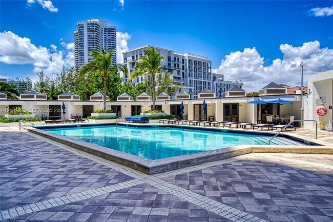 Building Photo - 19500 Turnberry Way