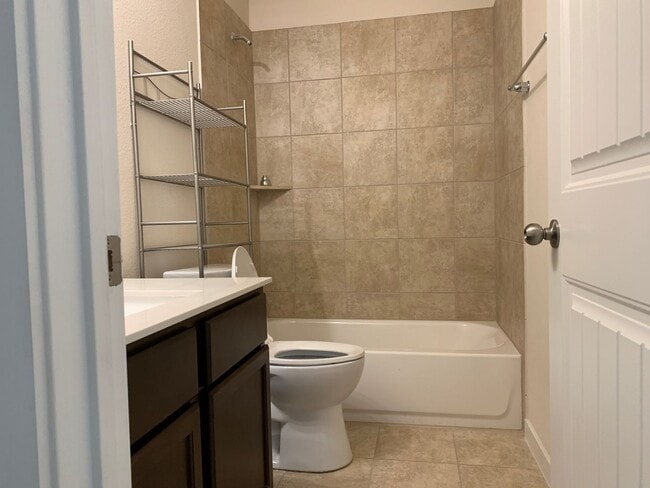 Building Photo - The Perfect Blend of Space & Location – 5 Beds Near Alliance