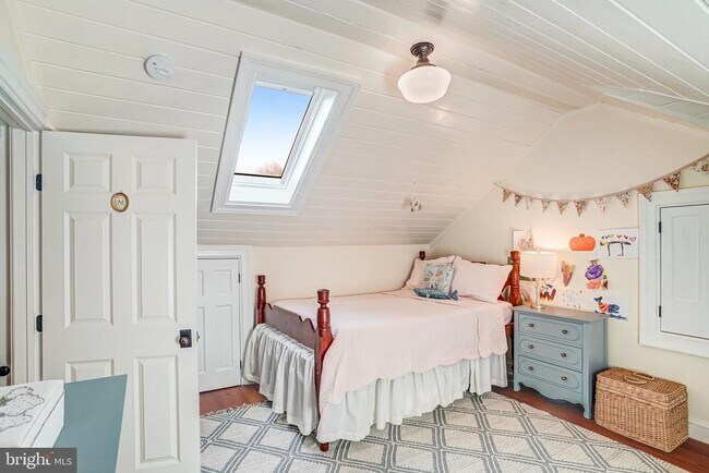 Building Photo - 7153 Main St