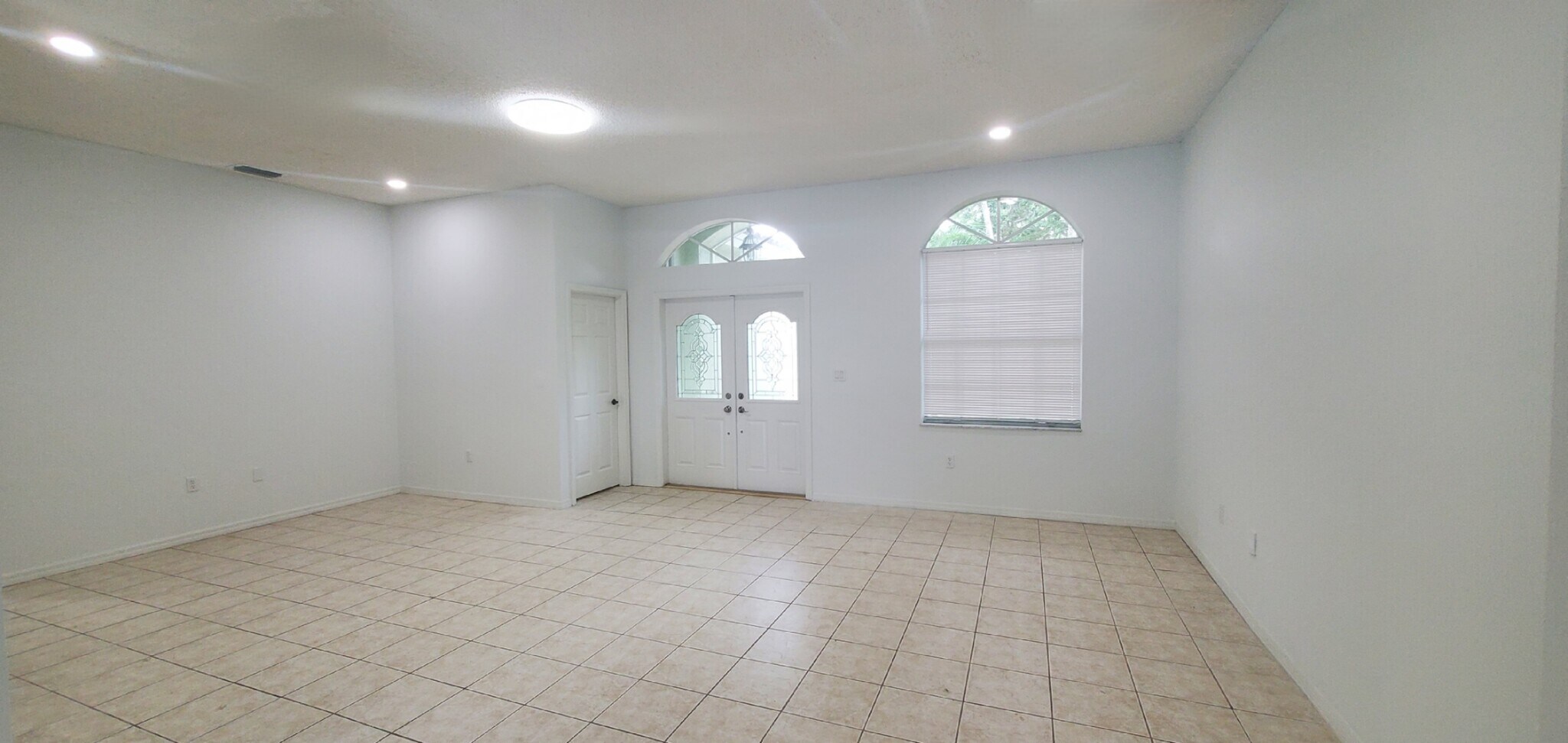 Building Photo - 420 SE 23rd Ln
