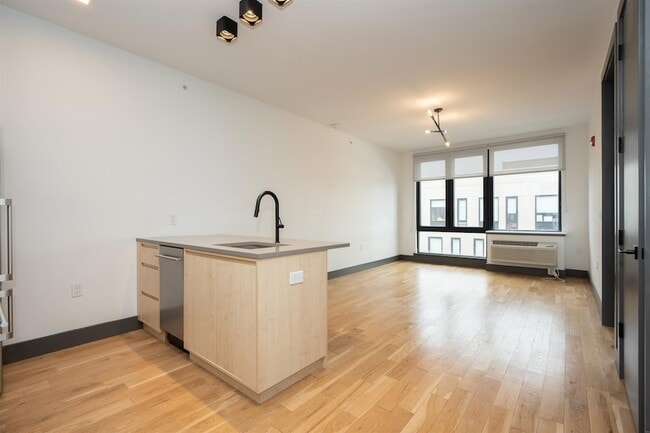 Building Photo - 424 Arlington Ave