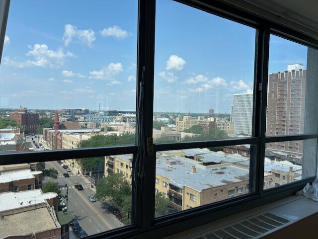 Building Photo - 3550 N Lake Shore Dr