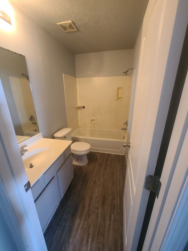 Building Photo - 3BR 2.5BA Home w/ Refrigerated Air near UNM (OPEN HOUSE 7/16 4:45)
