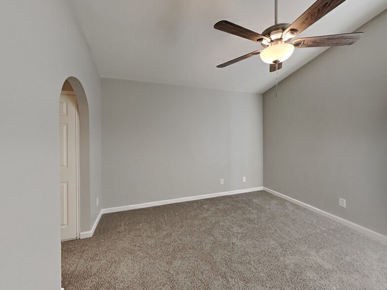 Building Photo - 7303 W Shaw Butte Dr