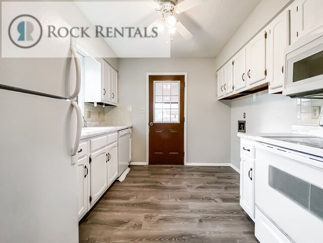 Building Photo - 903 E 24th Ave