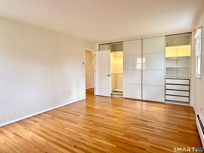 Building Photo - 47 Fuller Dr
