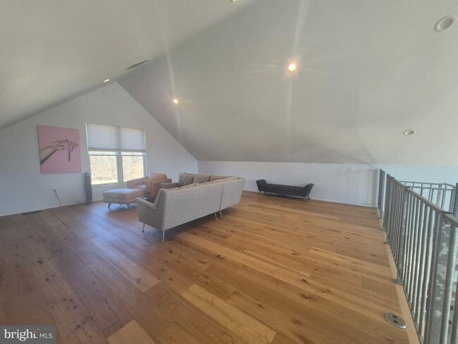 Building Photo - 330 Majestic Ln