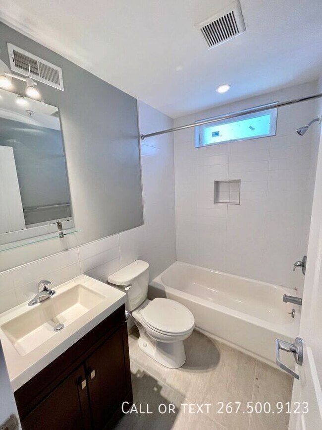 Building Photo - 533 Budd St