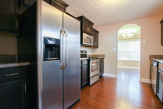 Building Photo - Pet Friendly Ranch!