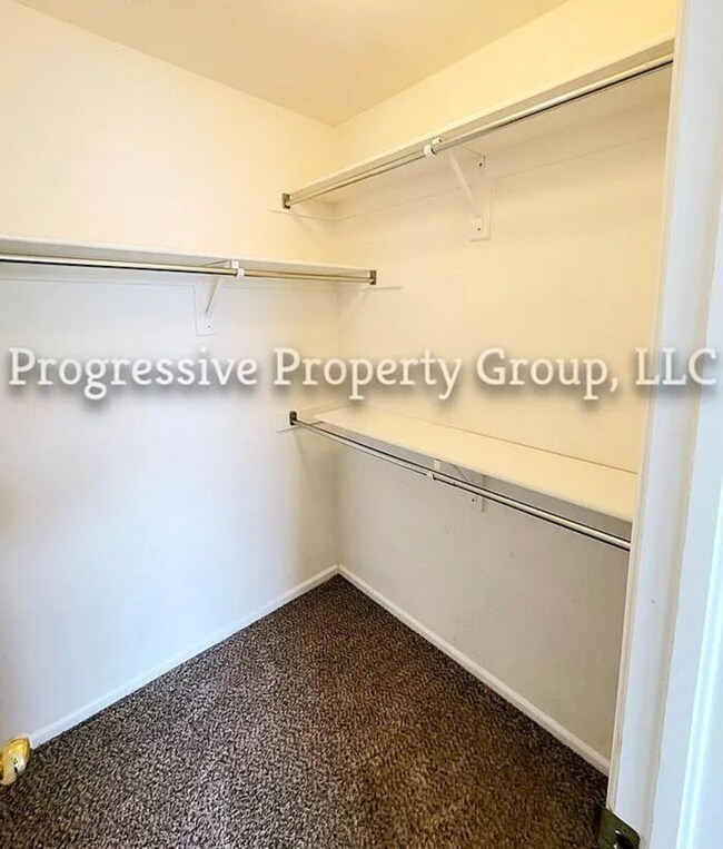 Building Photo - Beautiful 4-Bedroom Gem in the Heart of Br...