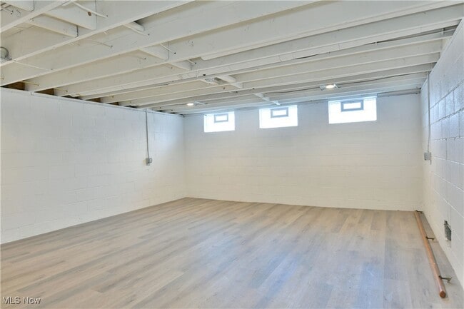 Building Photo - 9190 Warren Painsville