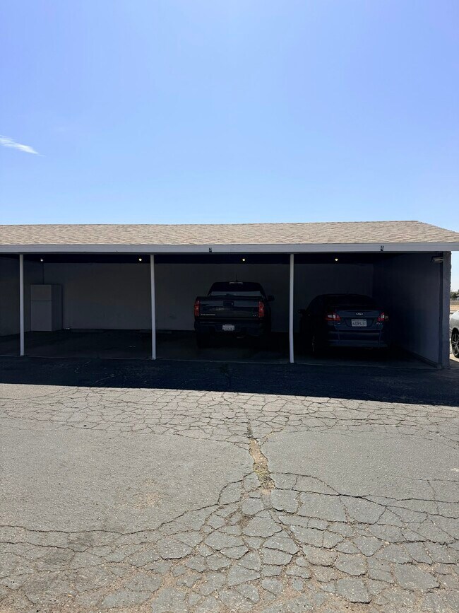 Building Photo - 19211 California 18, Unit 6